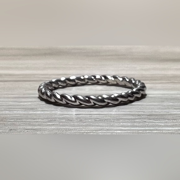 Jewelry - Vintage Sterling Silver Twisted Band Ring, Size 6, 1.3g